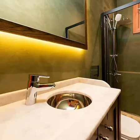 Penelope's Loft - Just Renovated 5br In Centre Daire