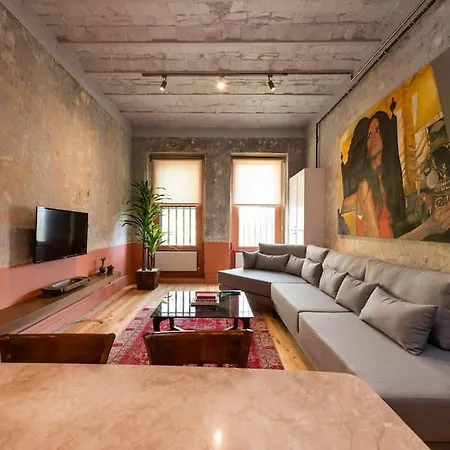 Penelope's Loft - Just Renovated 5br In Centre Daire İstanbul