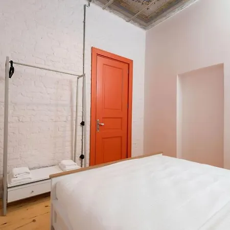 Penelope's Loft - Just Renovated 5br In Centre Daire *