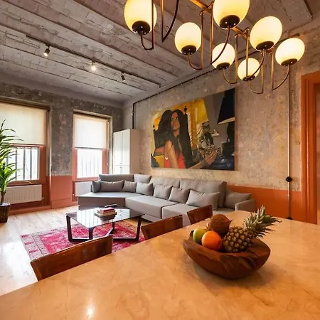 Daire Penelope's Loft - Just Renovated 5br In Centre İstanbul