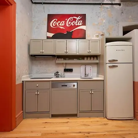 Penelope's Loft - Just Renovated 5br In Centre Istanbul