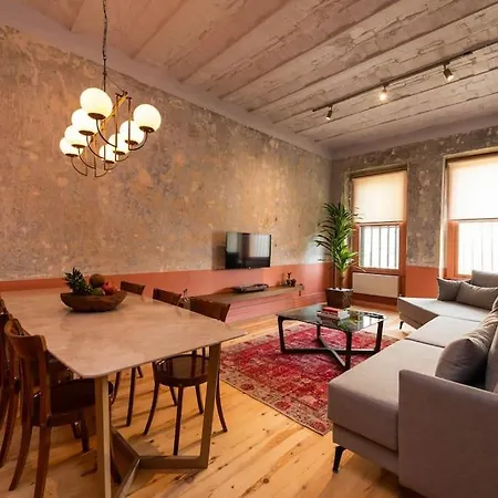 Penelope's Loft - Just Renovated 5br In Centre דירה איסטמבול