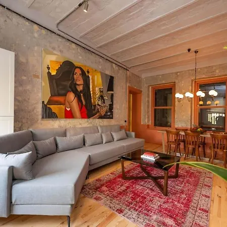 Penelope's Loft - Just Renovated 5br In Centre شقة